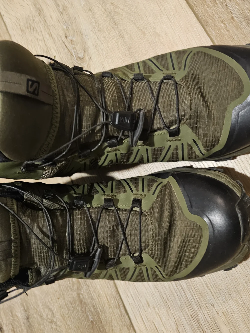 Salomon olive green